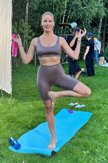 Elena Letuchaya feet photo thumbnail