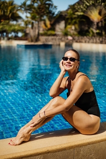 Elena Letuchaya feet photo thumbnail