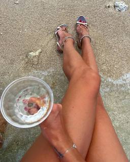 Elena Letuchaya feet photo thumbnail