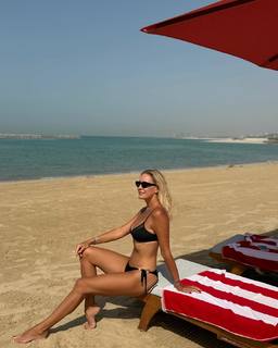 Elena Letuchaya feet photo thumbnail