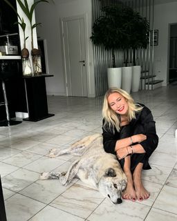 Elena Letuchaya feet photo thumbnail