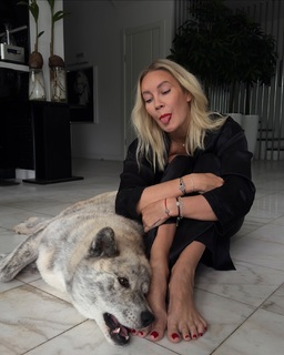 Elena Letuchaya feet photo thumbnail