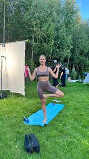 Elena Letuchaya feet photo thumbnail