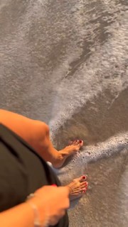 Elena Letuchaya feet photo thumbnail