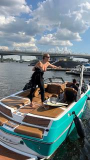 Elena Letuchaya feet photo thumbnail