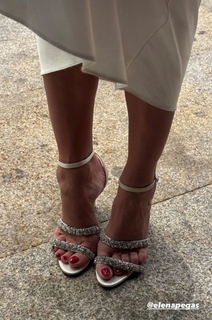 Elena Letuchaya feet photo thumbnail