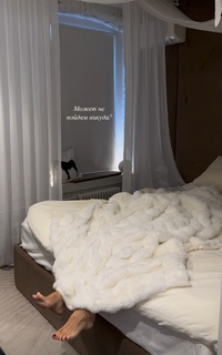 Elena Letuchaya feet photo thumbnail