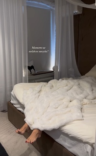 Elena Letuchaya feet photo thumbnail