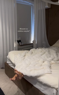 Elena Letuchaya feet photo thumbnail