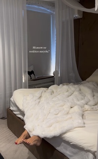 Elena Letuchaya feet photo thumbnail