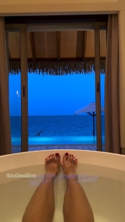 Elena Letuchaya feet photo thumbnail