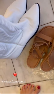 Elena Letuchaya feet photo thumbnail