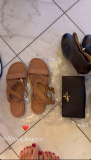 Elena Letuchaya feet photo thumbnail