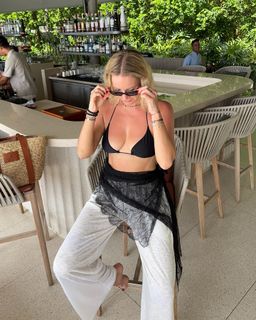 Elena Letuchaya feet photo thumbnail