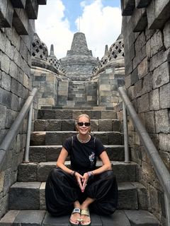 Elena Letuchaya feet photo thumbnail