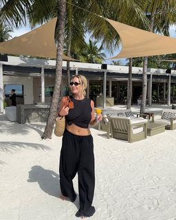 Elena Letuchaya feet photo thumbnail