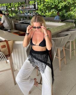 Elena Letuchaya feet photo thumbnail