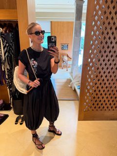 Elena Letuchaya feet photo thumbnail