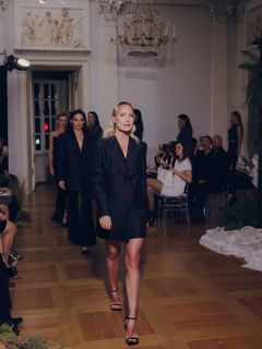 Elena Letuchaya feet photo thumbnail