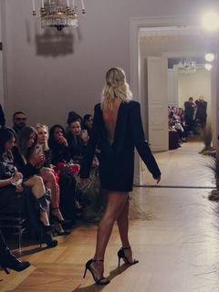 Elena Letuchaya feet photo thumbnail