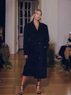 Elena Letuchaya feet photo thumbnail