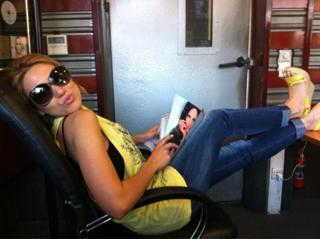 Elena Papavasileiou feet photo thumbnail