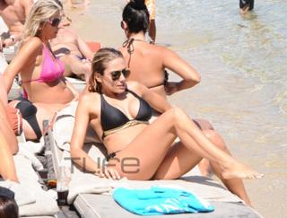 Elena Papavasileiou feet photo thumbnail