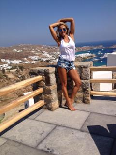 Elena Papavasileiou feet photo thumbnail
