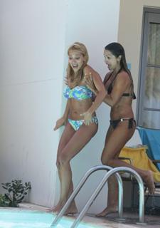 Elena Papavasileiou feet photo thumbnail