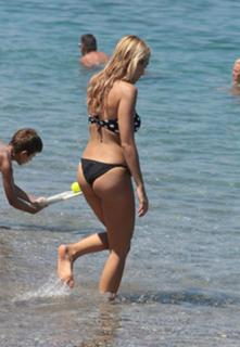 Elena Papavasileiou feet photo thumbnail