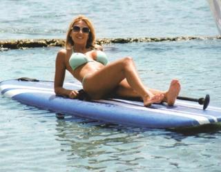 Elena Papavasileiou feet photo thumbnail