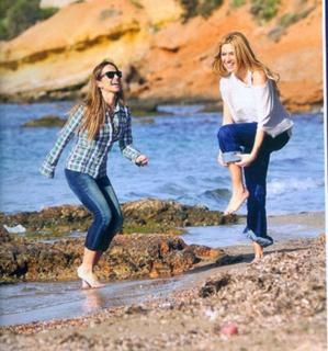 Elena Papavasileiou feet photo thumbnail
