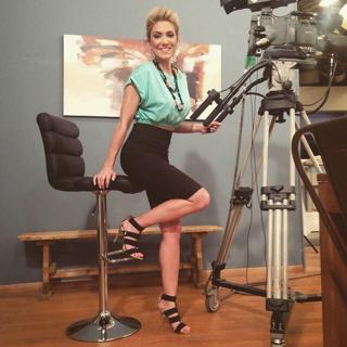 Elena Papavasileiou feet photo thumbnail