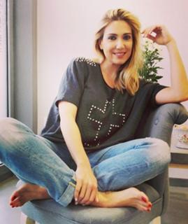 Elena Papavasileiou feet photo thumbnail