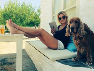 Elena Papavasileiou feet photo thumbnail