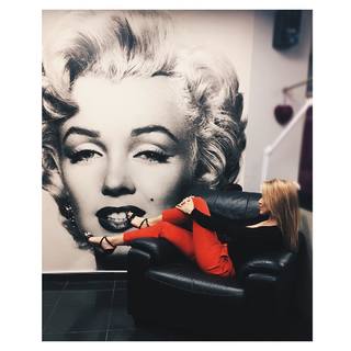 Elena Papavasileiou feet photo thumbnail