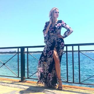 Elena Papavasileiou feet photo thumbnail