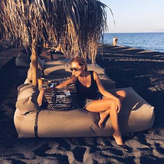 Elena Papavasileiou feet photo thumbnail