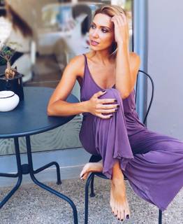 Elena Papavasileiou feet photo thumbnail