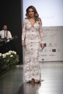 Elena Papavasileiou feet photo thumbnail