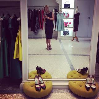 Elena Papavasileiou feet photo thumbnail