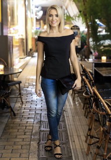 Elena Papavasileiou feet photo thumbnail