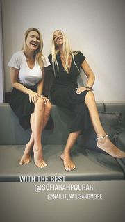 Elena Papavasileiou feet photo thumbnail