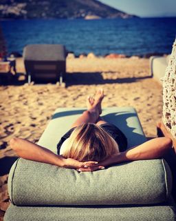 Elena Papavasileiou feet photo thumbnail