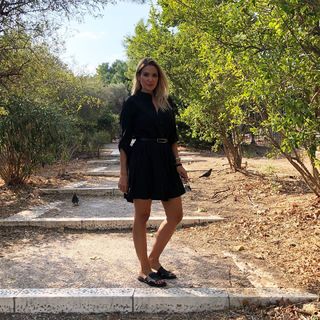 Elena Papavasileiou feet photo thumbnail