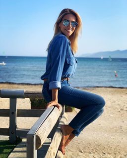 Elena Papavasileiou feet photo thumbnail