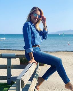Elena Papavasileiou feet photo thumbnail