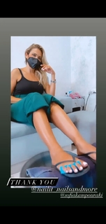 Elena Papavasileiou feet photo thumbnail