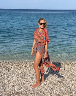 Elena Papavasileiou feet photo thumbnail