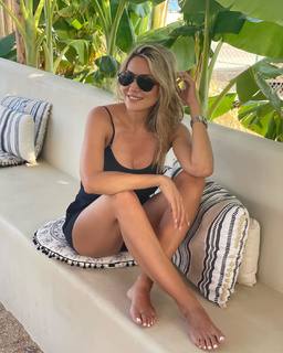Elena Papavasileiou feet photo thumbnail